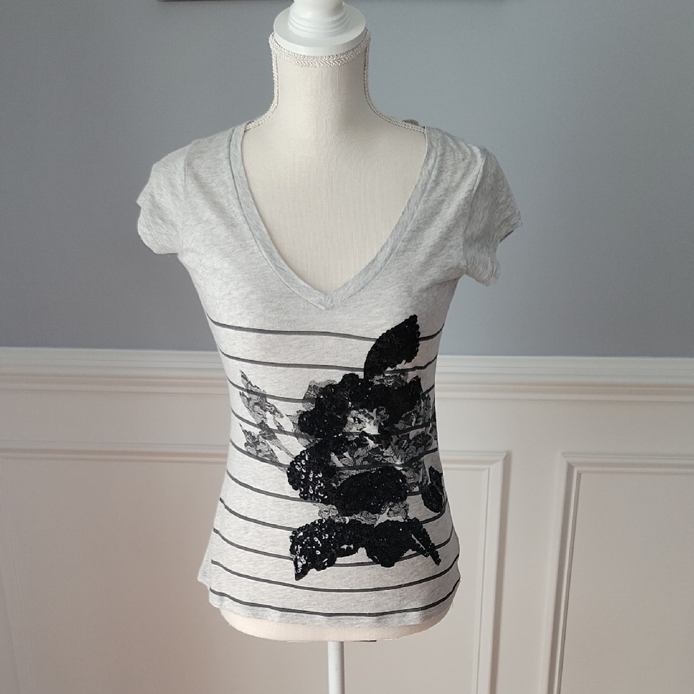 Express Y2K Sequined Floral T-Shirt V-neck Gray Stripes Women's Size XS